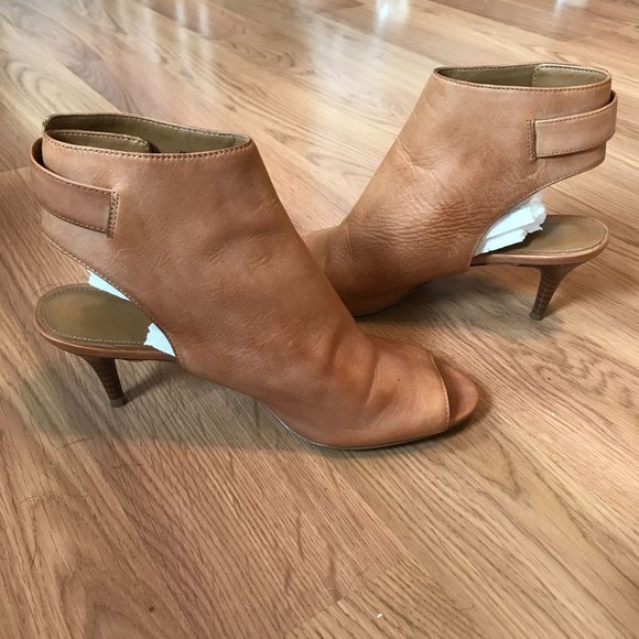 Coach Tan Leather Heels - Picture 4 of 10